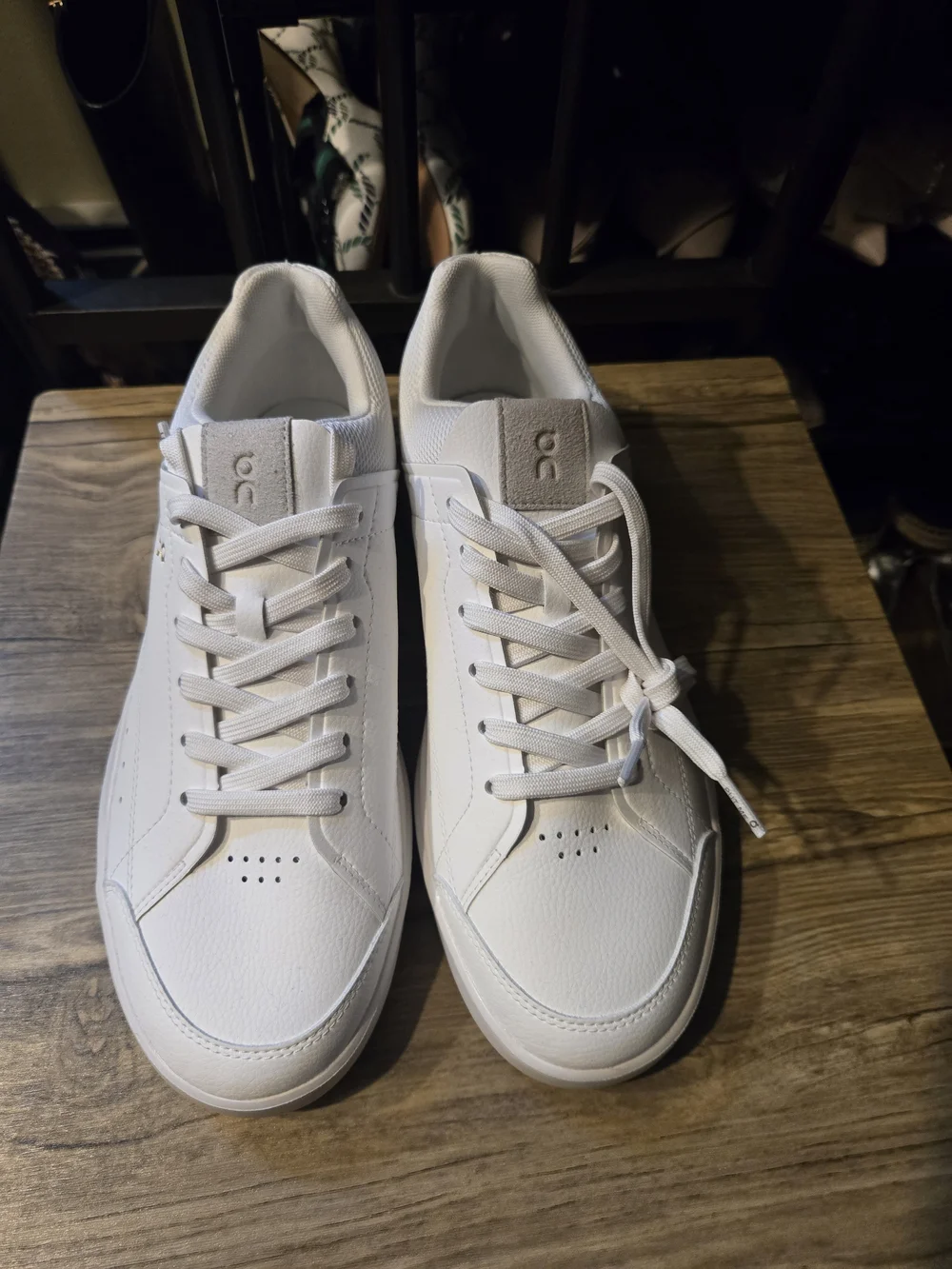 On Running Women’s White Low-Top Sneakers w/ Purple Accent Sz 10 New